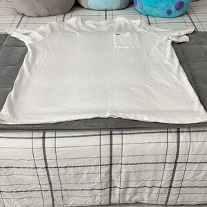 GUC Men’s Vineyard Vines Classic White Tee size XL